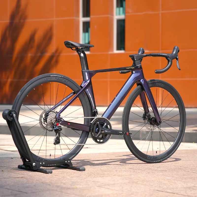 Cycling Gear And Equipment - Vélo de route en fibre de